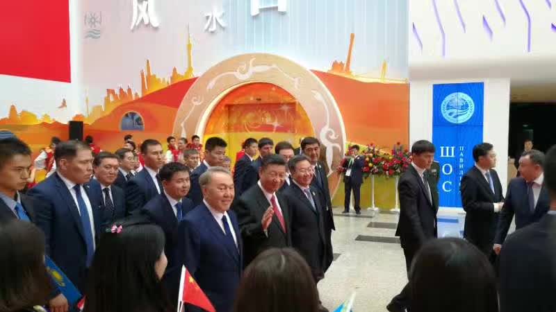 習近平同納扎爾巴耶夫配合觀賞阿斯塔納世博會中國國度館 國新電梯保駕護航彰顯中國企業氣力
